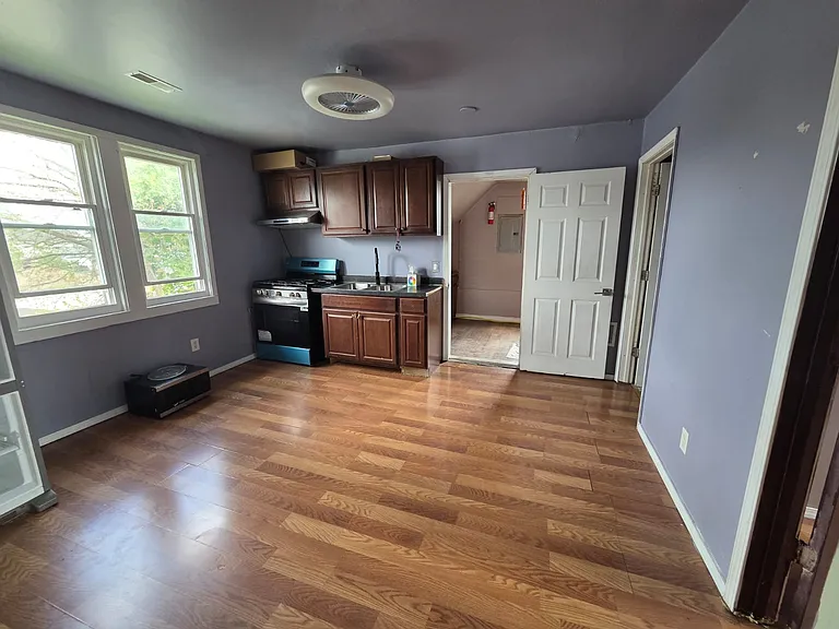 5114 Belmont St #B — Photo 9