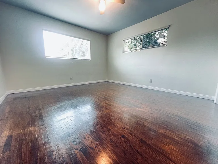 Escondido Historic Neighborhood 2 Bedroom 1 Bath Home — Photo 6