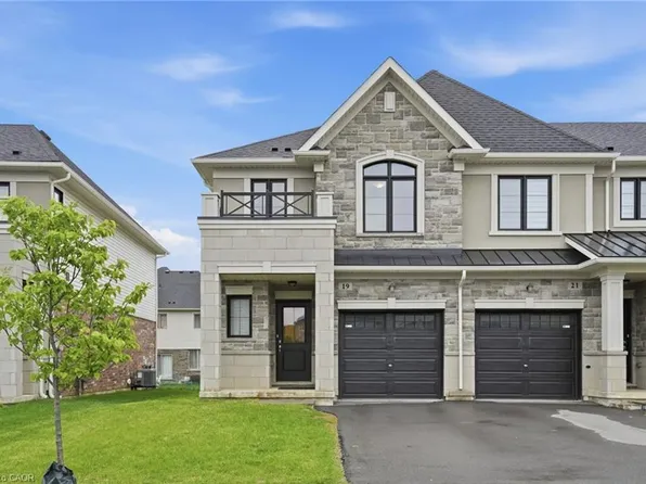 19 Mia Dr, Hamilton, ON L9B 0K1