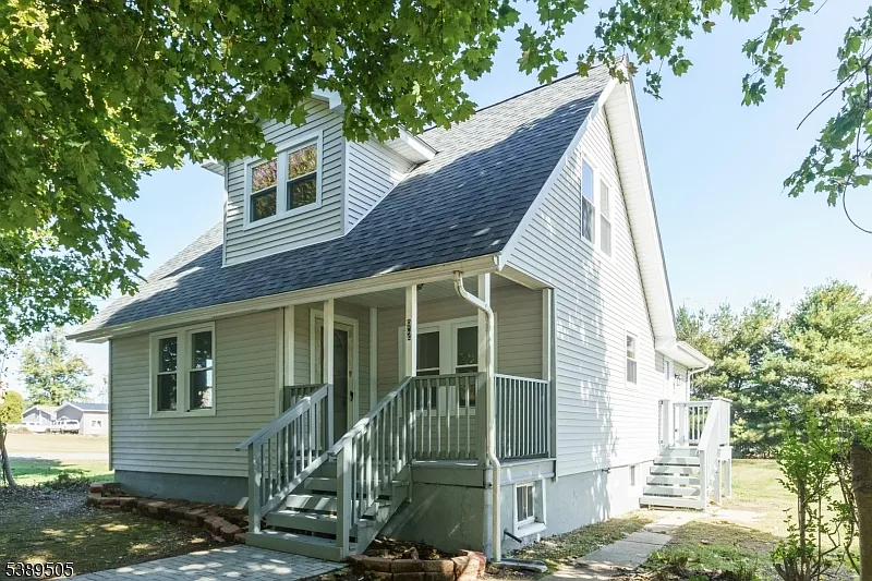 92 Clinton Ave photo 1