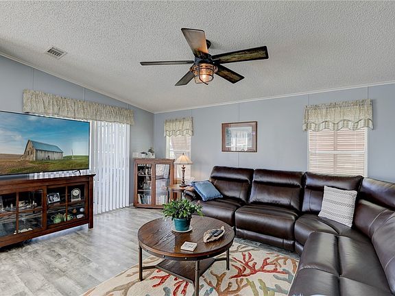 5th image of 7516 Niantic Ave #10
