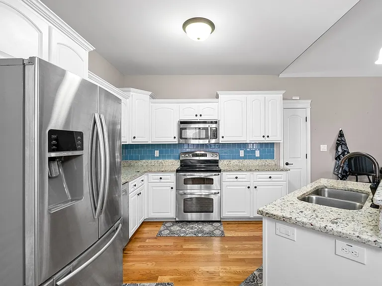 2226 Fairfax Dr — Photo 12