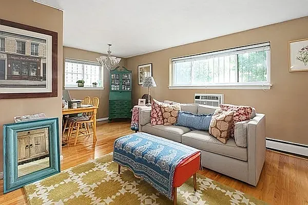 2 bed, 820 sqft, $2,700 — Photo 3