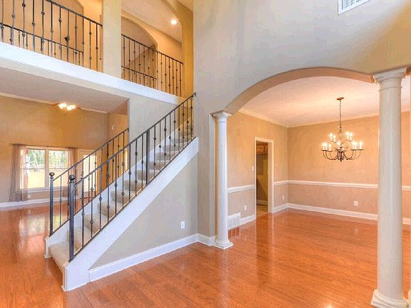 4th image of 836 Woodland Levee Way