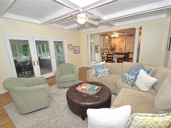 4th image of 3704 E Haverhill Dr