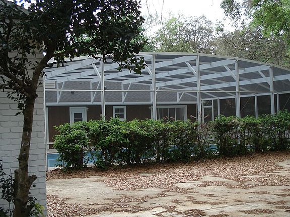 Side View-Pool Screen