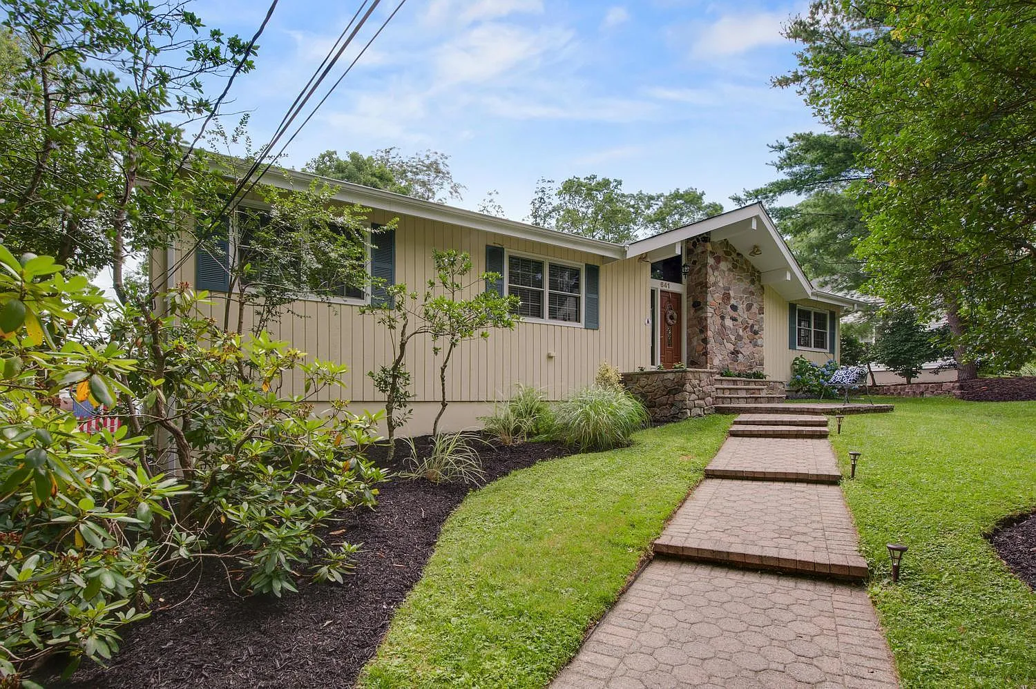 641 Valley Rd photo 1