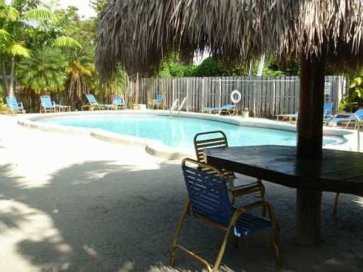3rd image of 15389 S Dixie Hwy APT 26