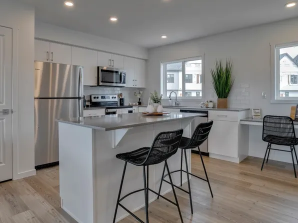 VUE at Creekwood, 5250 Chappelle Rd SW, Edmonton, AB T6W 5A5