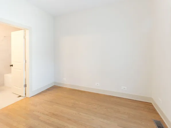 1543 W Wellington Ave Unit 2, Chicago, IL 60657