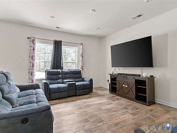 4th image of 52 Sovereign Cir