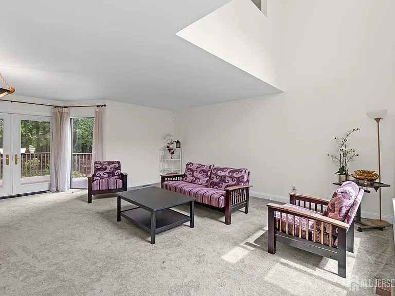 130 Sayre Dr #130 — Photo 8