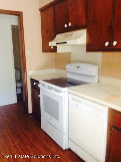 2nd image of 931B Glastonbury Cir
