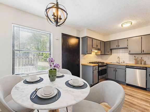 4th image of 2363 Hampstead Dr #2367