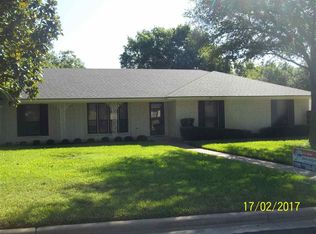 1717 Live Oak Valley Cir, Waco, TX 76710