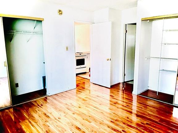 3rd image of 470 S Los Robles Ave