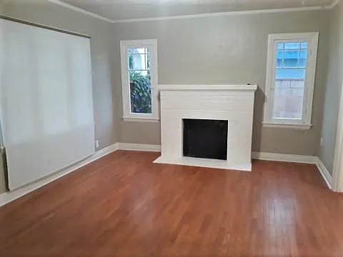 528 E H St — Photo 2