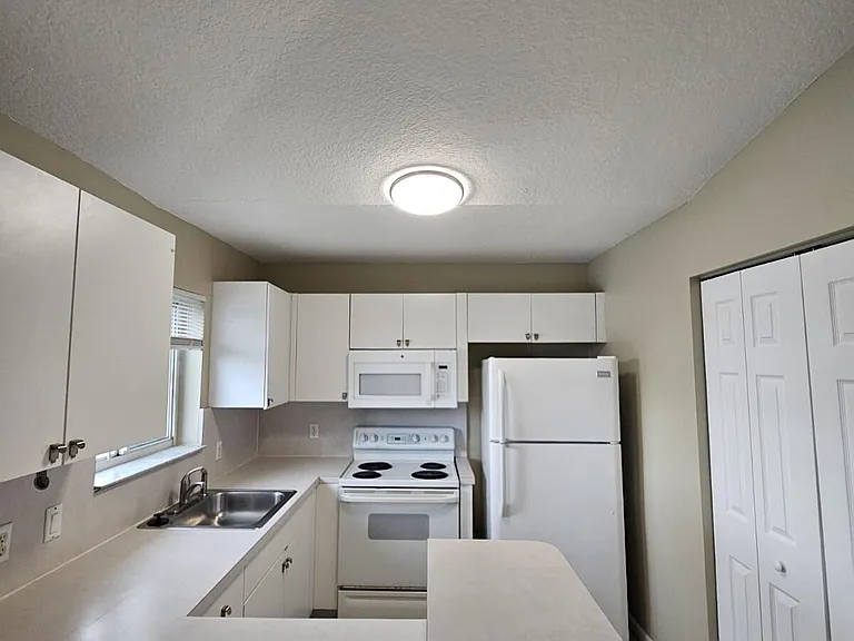 3490 Briar Bay Blvd #206 — Photo 11