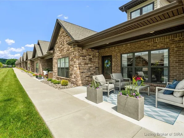 902 Glenwood Gardens Drive, Sellersburg, IN 47172