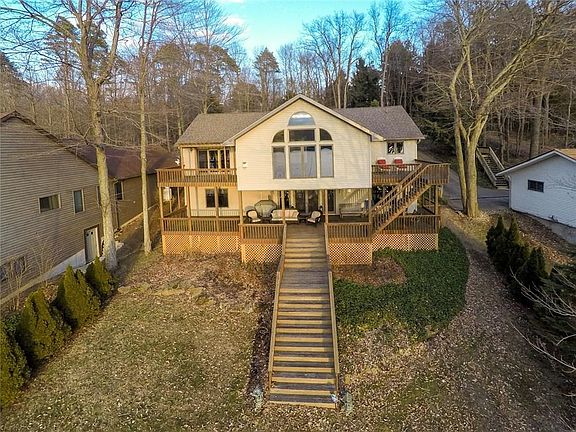 3rd image of 597 King Beach Dr