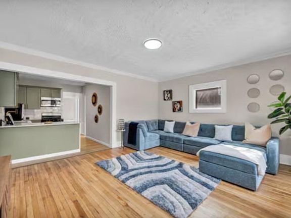 5th image of 1369 W 112th St #302
