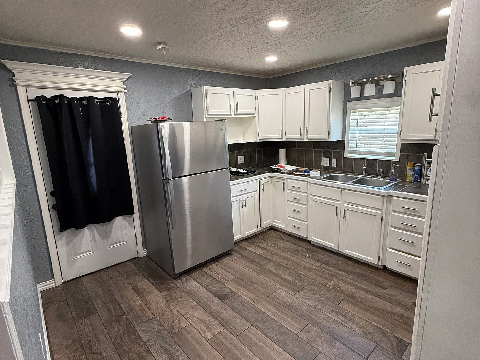 2 bed, 748 sqft, $1,200 — Photo 3