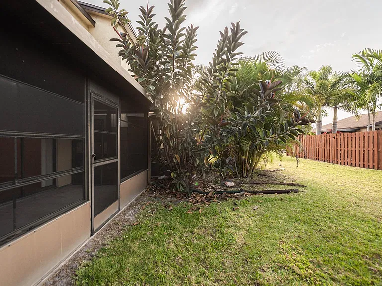 47 Bogart Pl — Photo 24