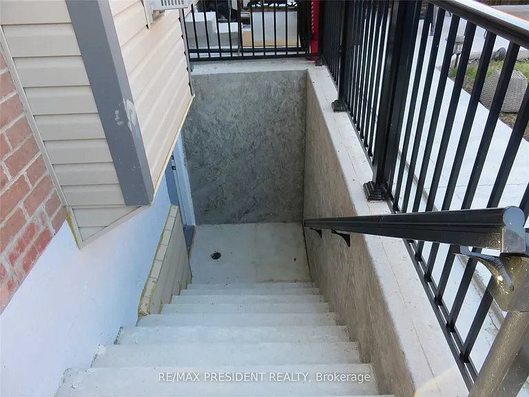 32 Ventura Ave #BASEMENT — Photo 2