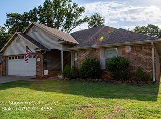 707 Village Dr, Lavaca, AR 72941