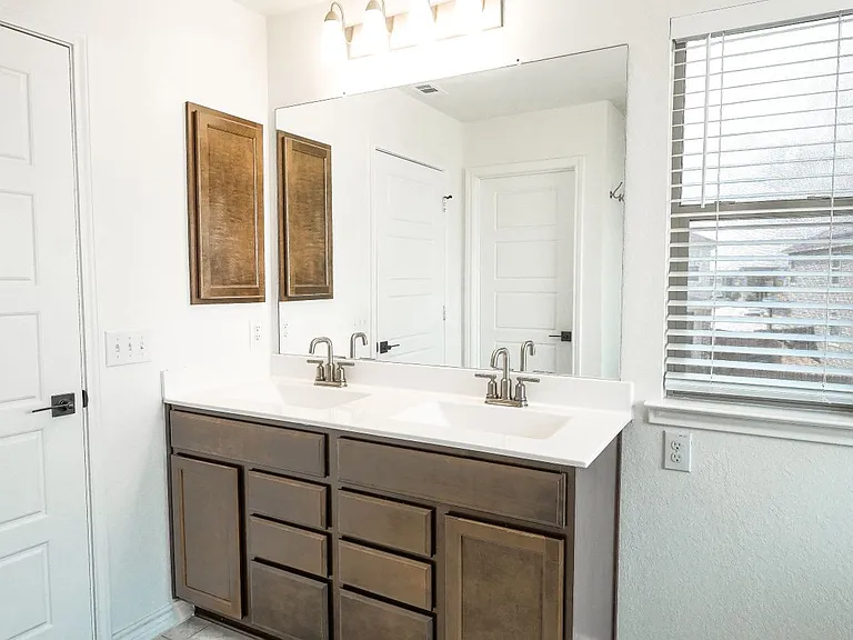 5527 Castle Brook Dr — Photo 15