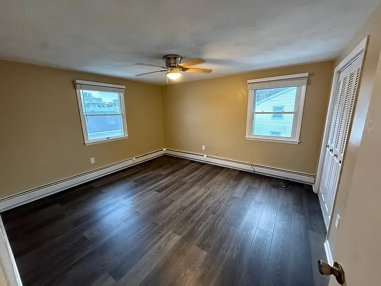 829-831 Oak Hill Ave — Photo 11
