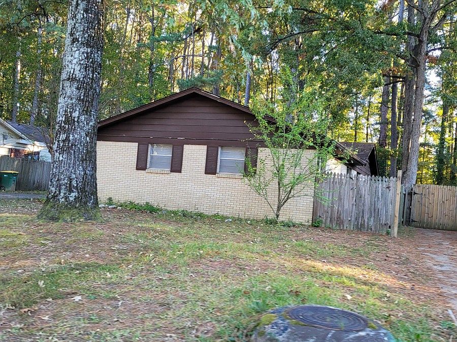 2nd image of 5723 Chaucer Ln