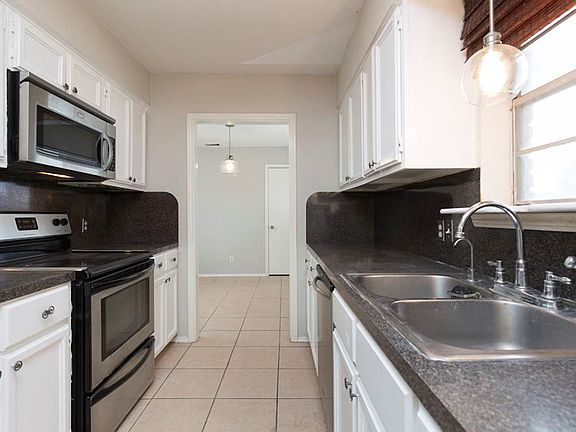 3rd image of 701 Orange Ln