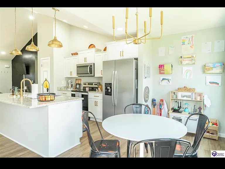 107 Walker Ct — Photo 4