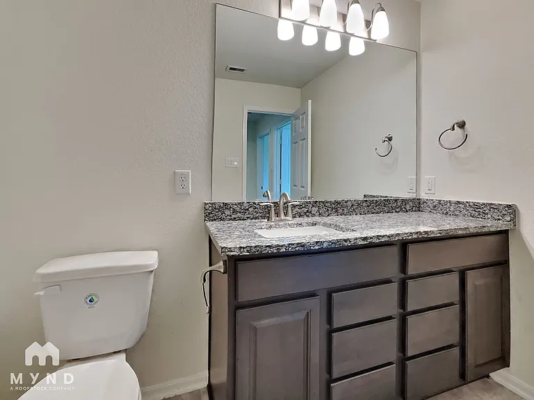 1706 Claire Creek Ct — Photo 18
