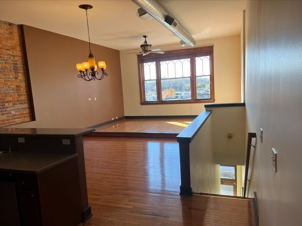 26 E Downer Pl #B