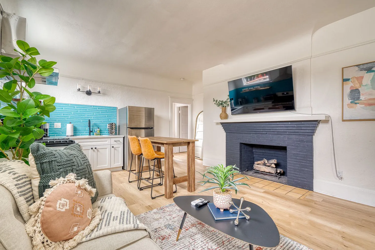 1 bed, 1.0 bath, 645 sqft, $3,379 — Photo 3