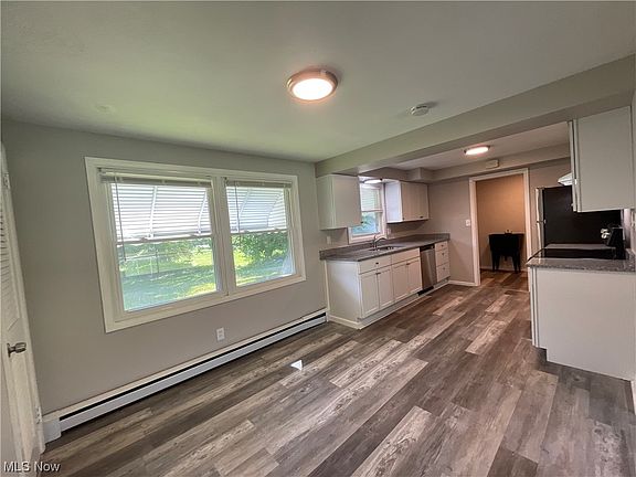 5th image of 260 Traymore Blvd