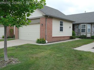 1875 N Kenwyck Dr, Ypsilanti, MI 48198
