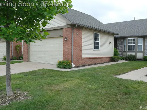 1875 N Kenwyck Dr, Ypsilanti, MI 48198