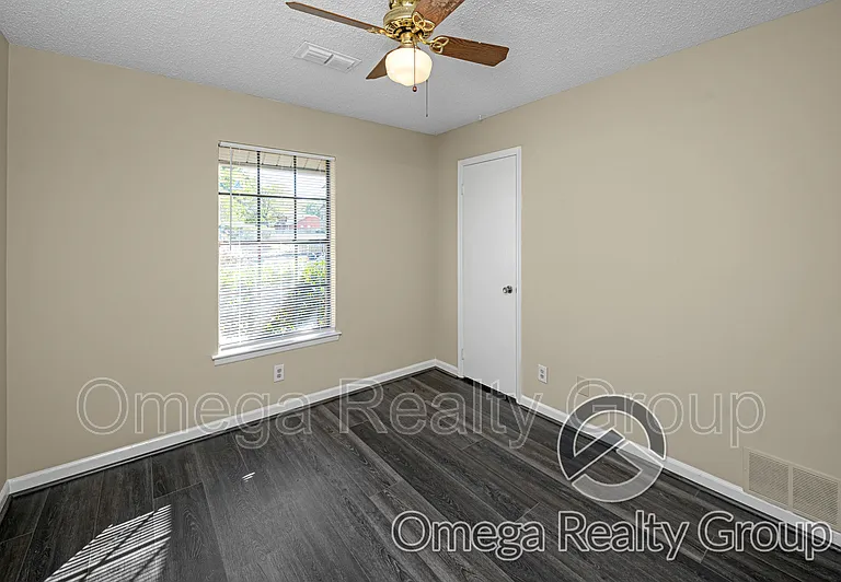 5827 Darien Dr — Photo 21
