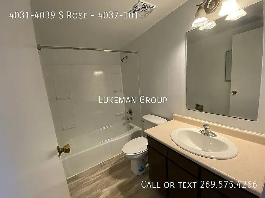 Oakhurst Apartments — Photo 3