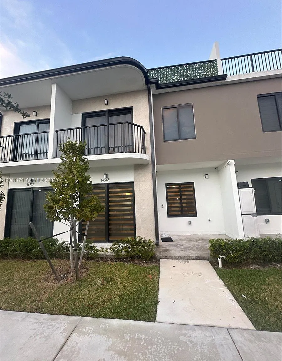 4 bed, 3.5 bath, 1398 sqft, $3,000 — Photo 3