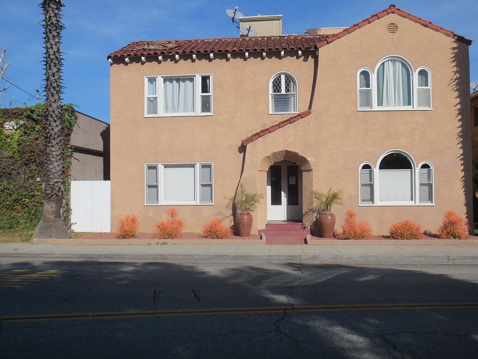 1st image of 4211 E 4th St APT 9