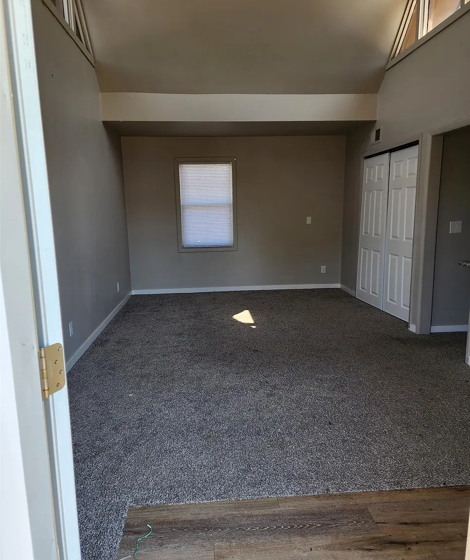 2 bed, $900 — Photo 2