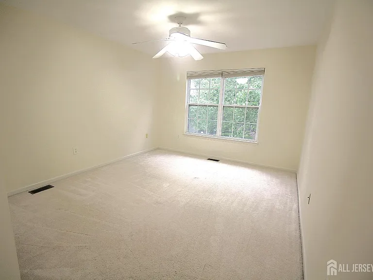 72 Truman Ave — Photo 22
