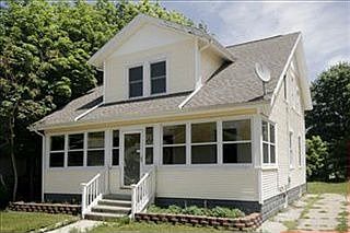 1st image of 200 Wood St N