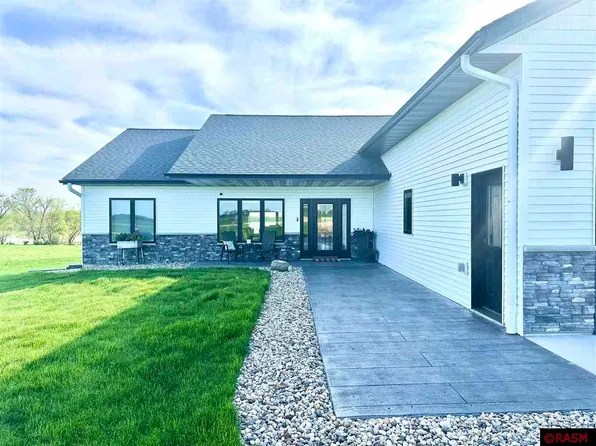 41356 Silver Lake Ln, Le Center, MN 56057