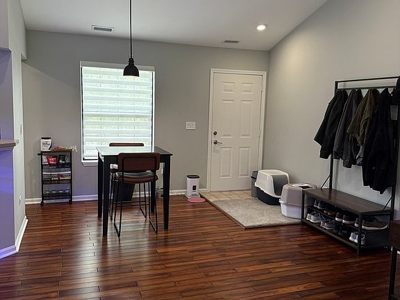5th image of 372 Sandhurst Cir APT 4
