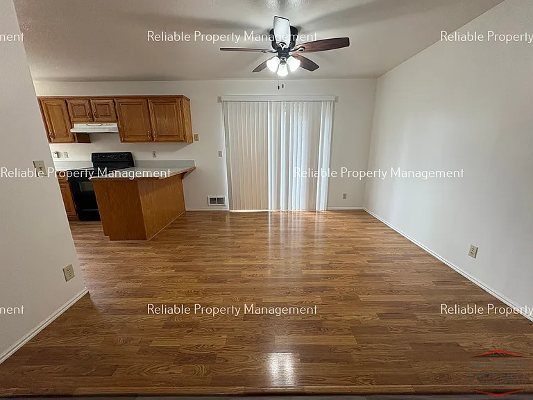 1322 Walstrom Ln — Photo 2